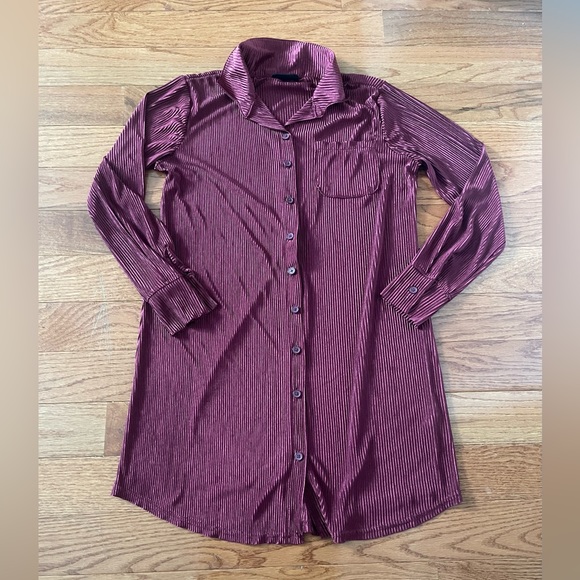 Women’s Top- Medium (burgundy) - Picture 2 of 4